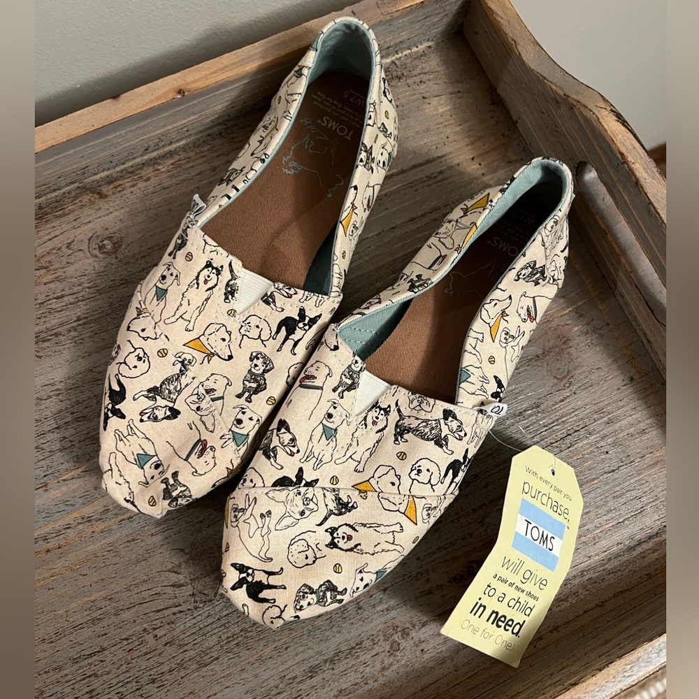 NWT Toms Limited Edition Canvas Shoes, Rare Print Various Dog Breeds, Size 7.5